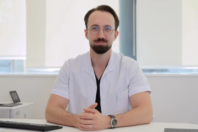 Portret corporate-medical al domnului doctor Ștefan Iacob, medic specialist în chirurgie generală, realizat de Mădălin Feher - fotograf profesionit - madalinfeher.ro